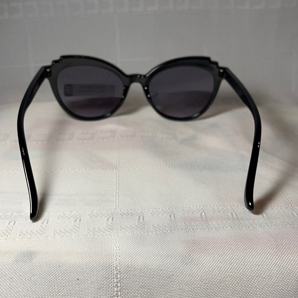 *5 for $25* NWOT FGX International Black Fashion Sunglasses Cat Eye - Picture 4 of 4
